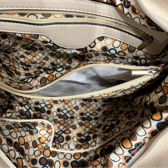 Off white purse, has plenty of pockets inside and out, never used, smoke free - Picture 7 of 7